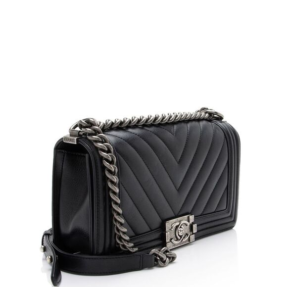 Chanel Chevron Lambskin Old Medium Boy Bag - Picture 2 of 15